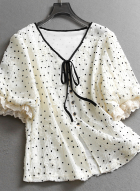 杏色波点系带V领镂空花边泡泡袖夏新款减龄甜美娃娃衫女衬衫C321