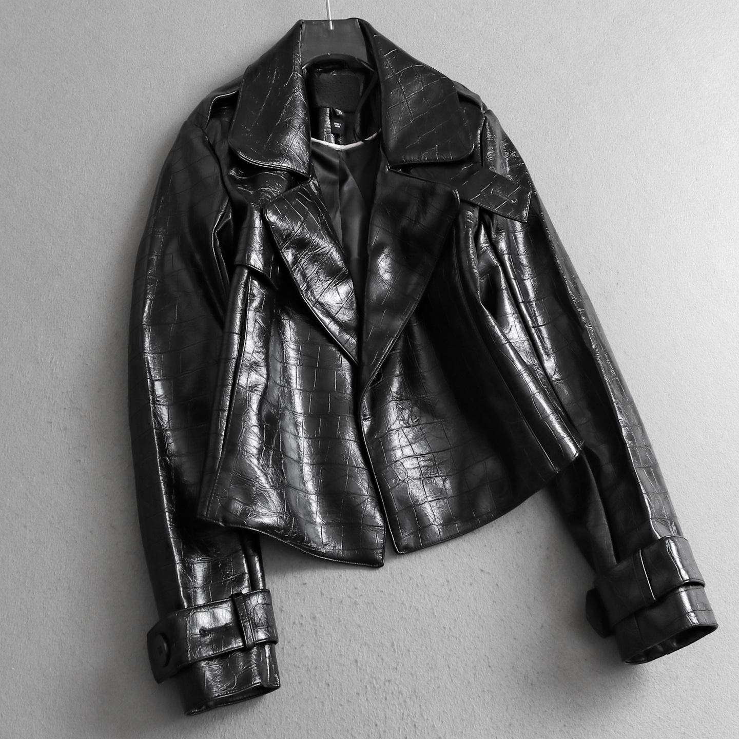 机车复古风仿鳄鱼皮翻领亮面皮衣