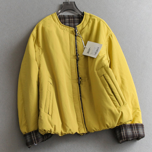 撞色格子翻边袖口圆领牛角扣棉衣