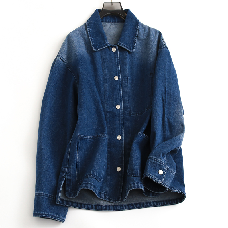 蓝色磨白双口袋翻领宽松牛仔外套