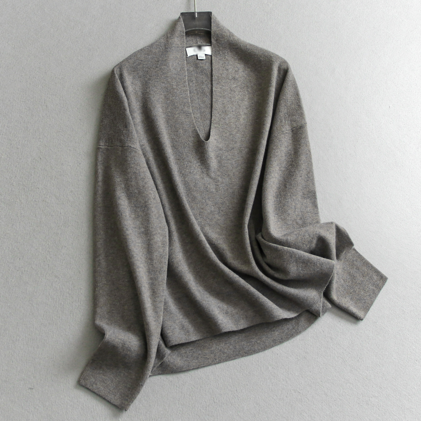 慵懒松弛风纯色V领宽松套头毛衣