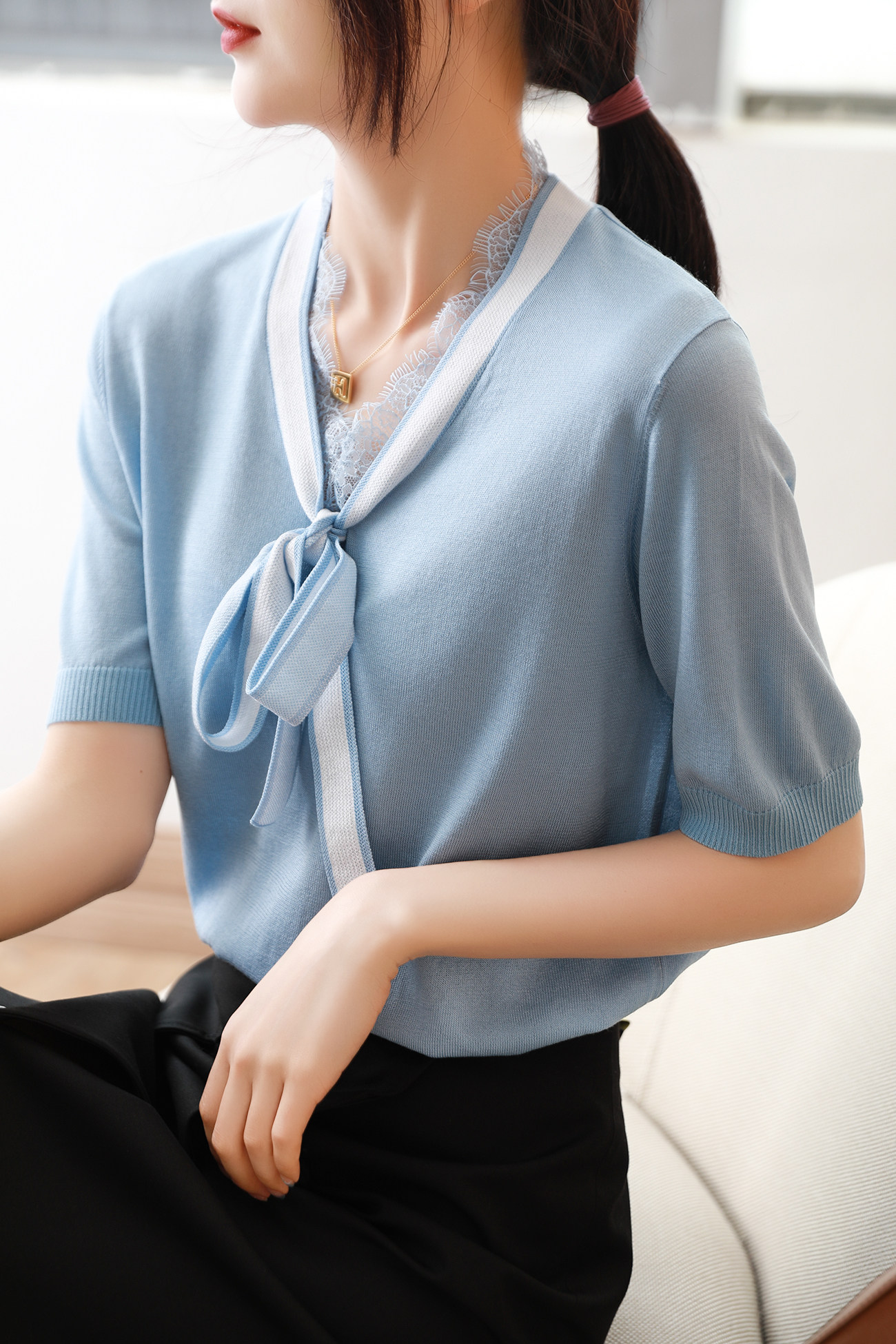 2026夏季新款套头飘带领蕾丝拼接V领短袖冰丝宽松针织套衫女
