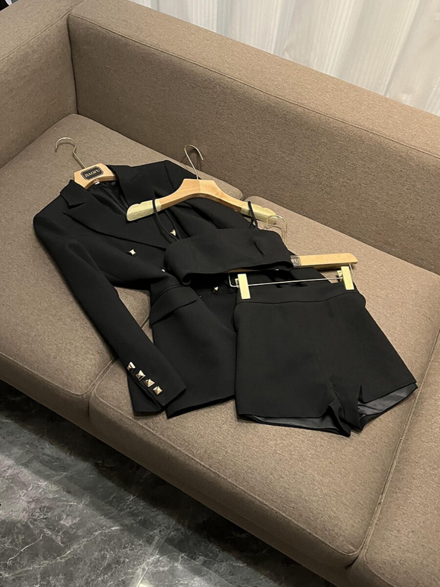 特别显瘦名媛西服吊带短裤三件套