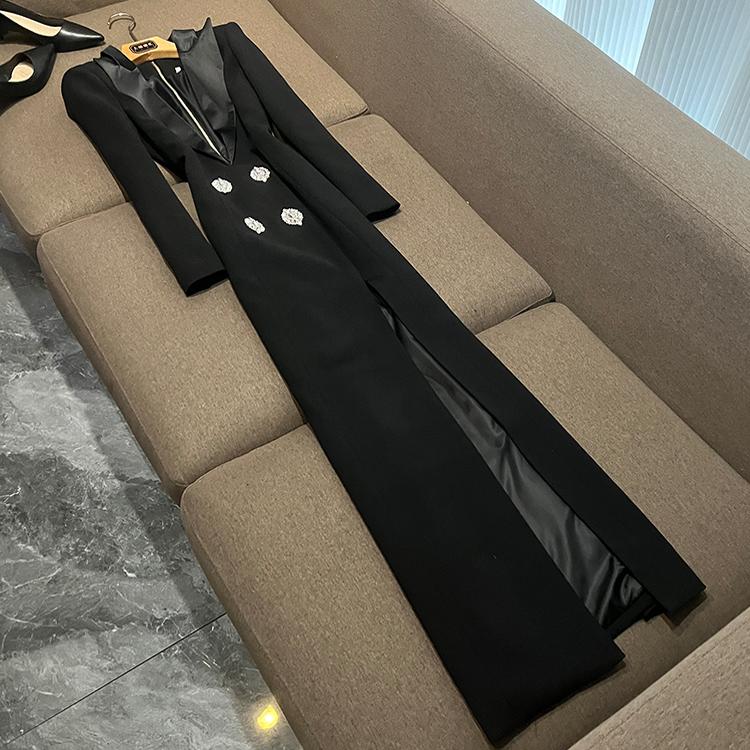 富家千金风欧美时尚镶钻纽扣深V