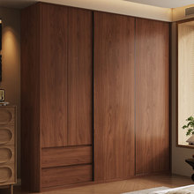 新中式胡桃色全实木推拉门衣柜广东佛山原木2025新款工厂定制衣橱