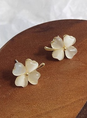 925银针幸运白色四瓣花猫眼石耳环女神欧美时尚法式百搭潮耳饰品
