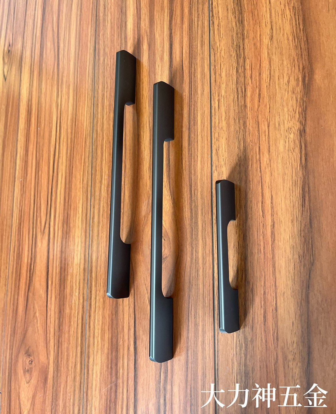 星空灰实心铝合金衣柜门拉手定制家具五金把手 深色对开门1米拉手