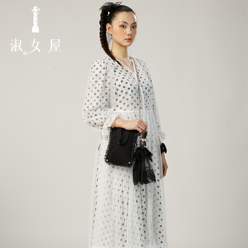 波尔卡圆点 v领装饰连衣裙