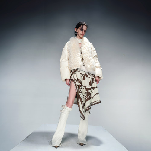 NN-NORTH NODE “perfect冬日”90白鸭绒毛领拼接皮羽绒服短外套