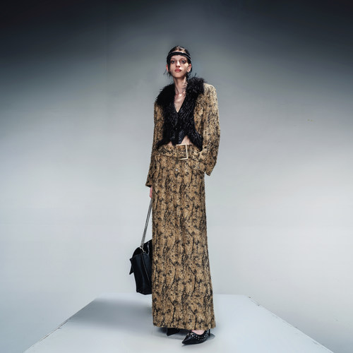 NN-NORTH NODE“枯叶插画”印花呢套装（外套+半裙）