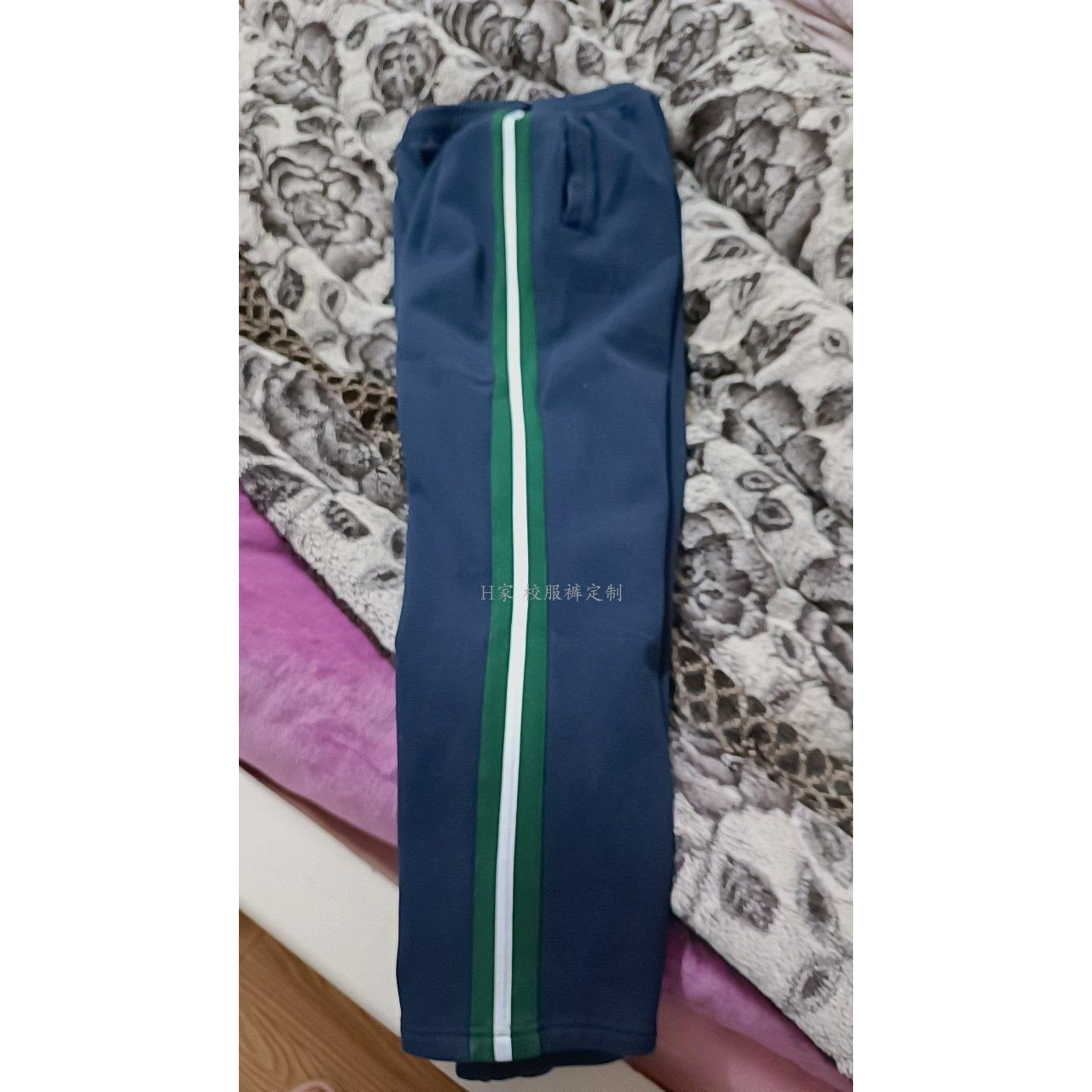 订做温州东瓯中学深蓝色校服运动裤子侧拼宽墨绿条镶嵌白条杠散口图片