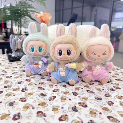仅衣服】拉布布公仔衣服一二代盲盒LABUBU玩偶着替奶瓶宝宝背带裤
