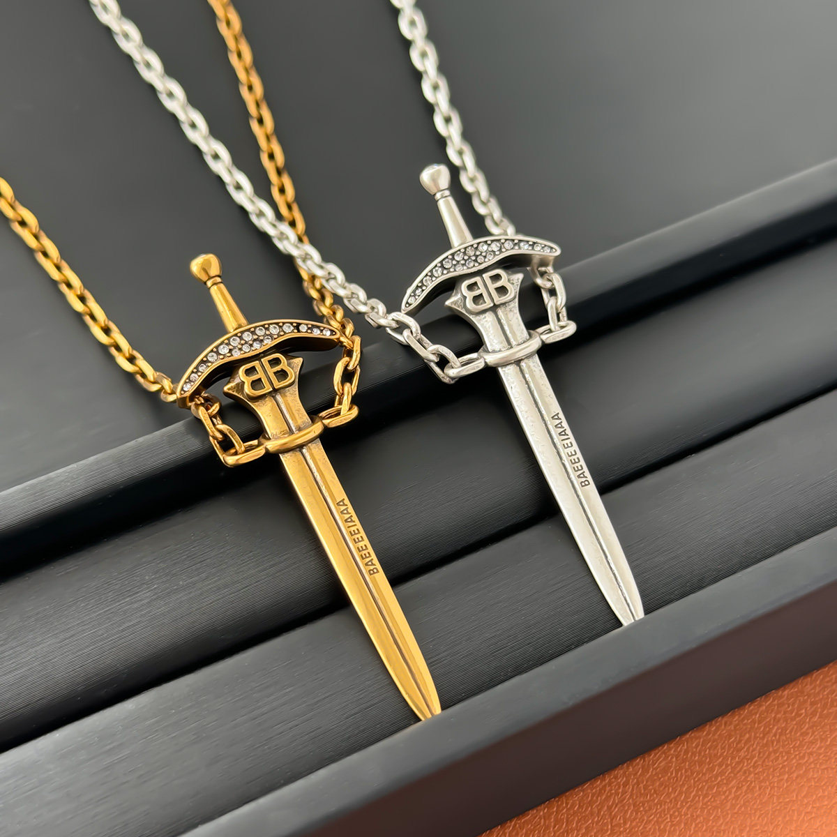 镶钻宝剑吊坠黄铜镀真金项链情侣