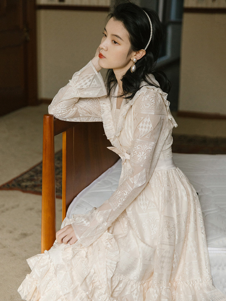 가을 의류 2023 여성을위한 새로운 프랑스 틈새 디자인 롱 스커트 복고풍 기질 여신 스타일 긴팔 드레스