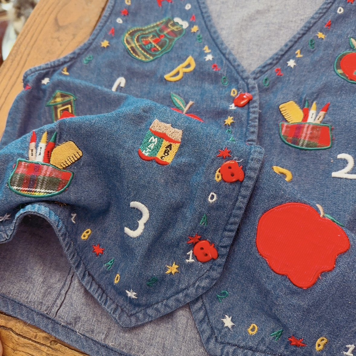 叠穿好物 森女可爱刺绣提花 复古做旧水洗牛仔背心马夹 小坎肩