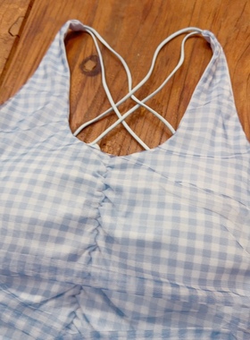 rom2有胸垫 前片外层网纱 温柔蓝色格子 修身甜美瑜伽服 吊带背心