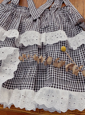 rom2可爱多巴胺穿搭 田园风 复古黑色格子 蝴蝶结吊带背心娃娃衫