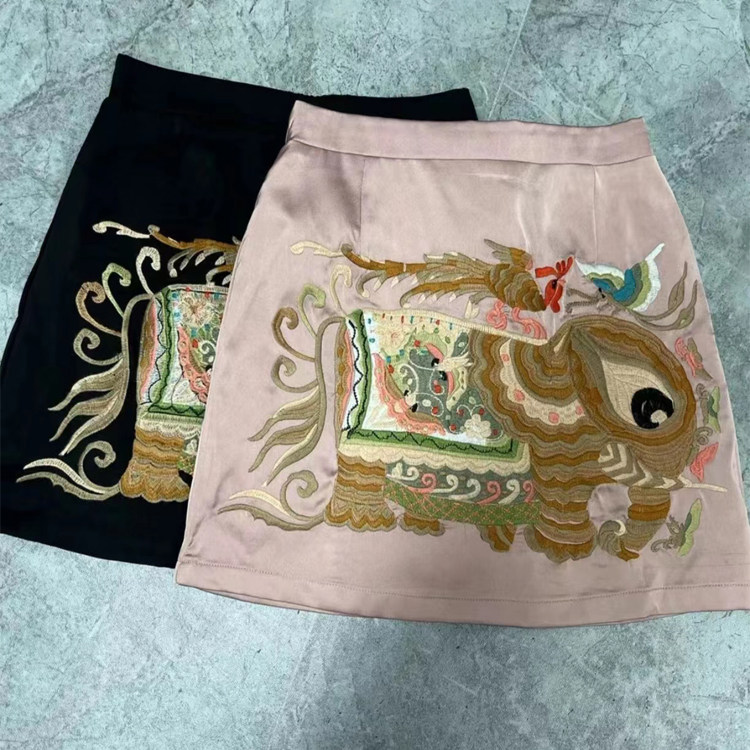 短款A版复古刺绣女半身裙