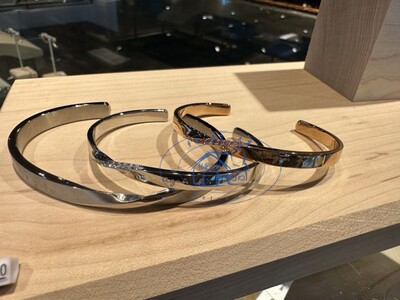 牌logo水鑽簡約開口手鐲情侣款