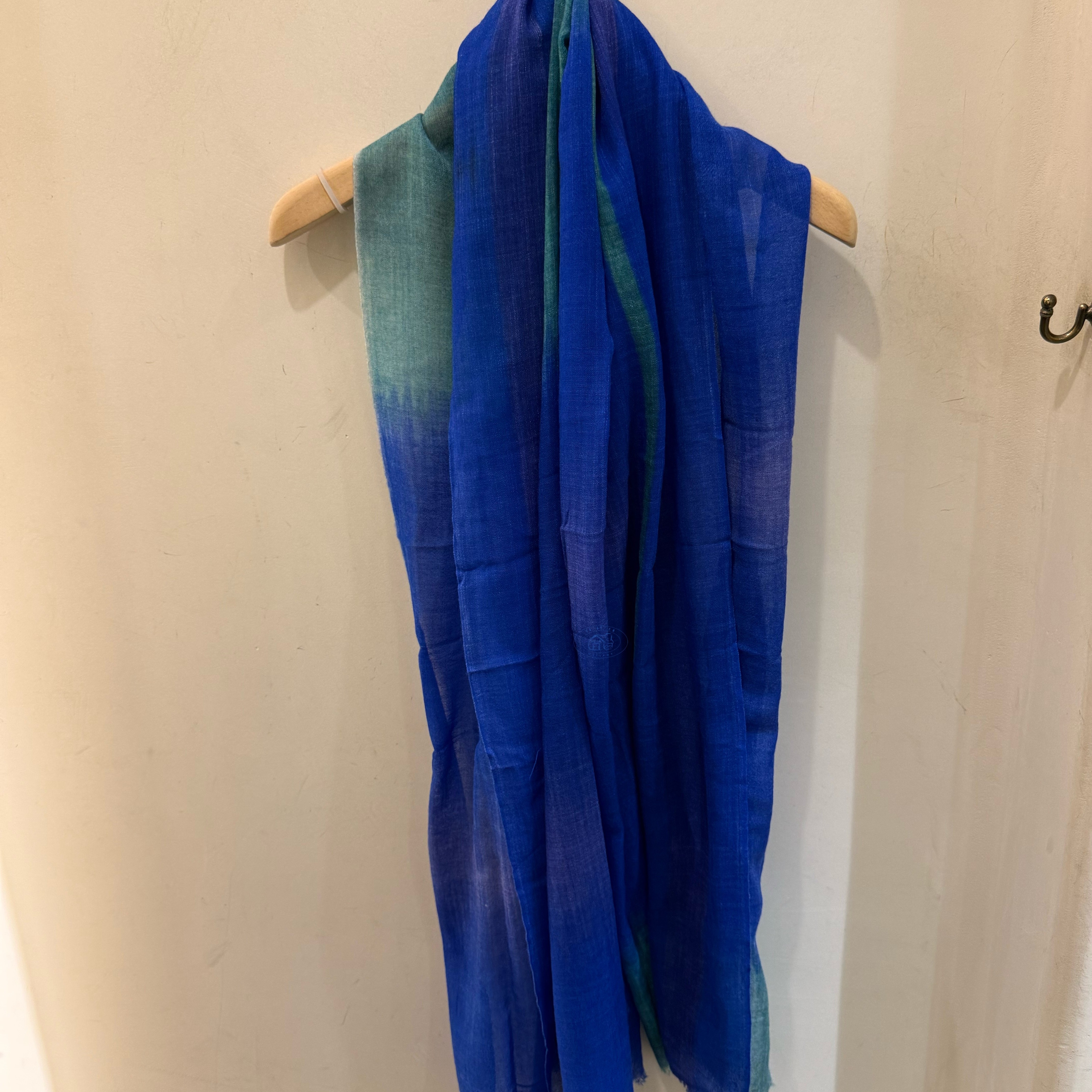 香港专柜代購agnes b 时尚舒适羊毛渐变围巾25秋冬女 0200AR92