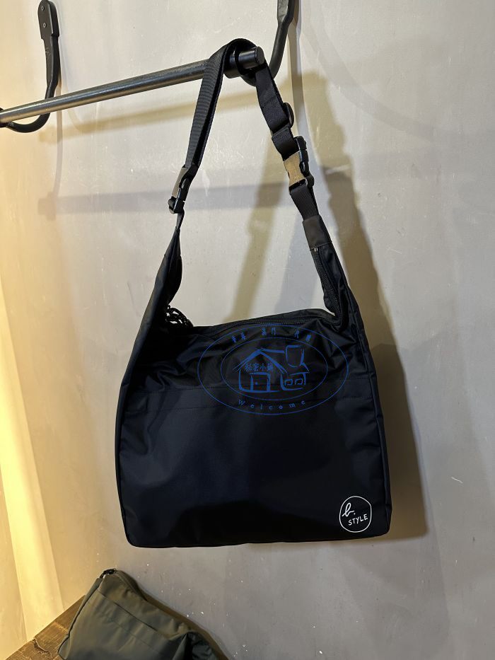 b字logo尼龍百搭男款斜挎包單肩包 22秋冬新