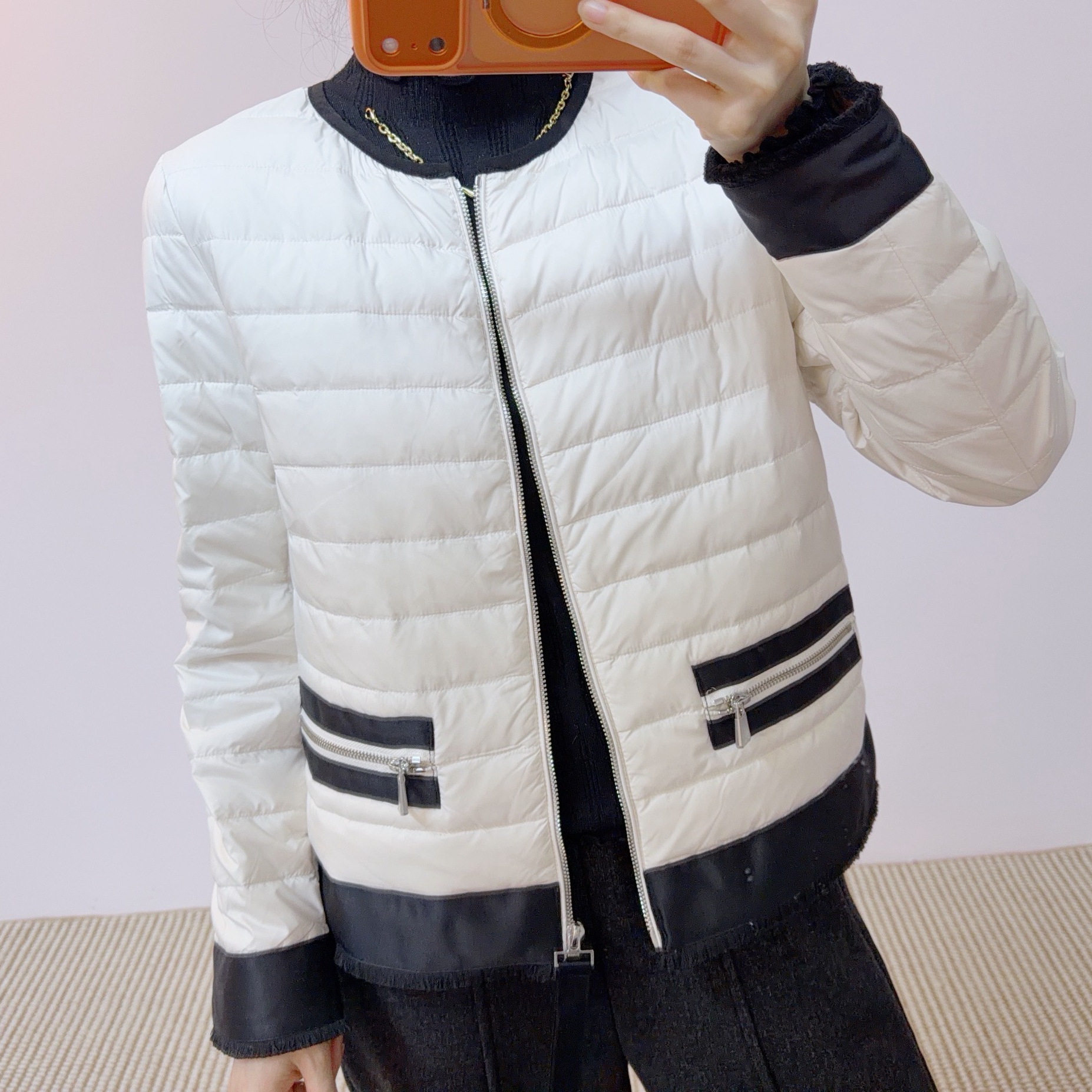 2025年冬季新品专柜品牌时尚气质圆领百搭短款小香风羽绒服511