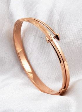 铆钉锥形双尖钉子玫瑰金钛钢手镯