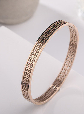 钛钢镂空纹理彩金电镀百搭手环