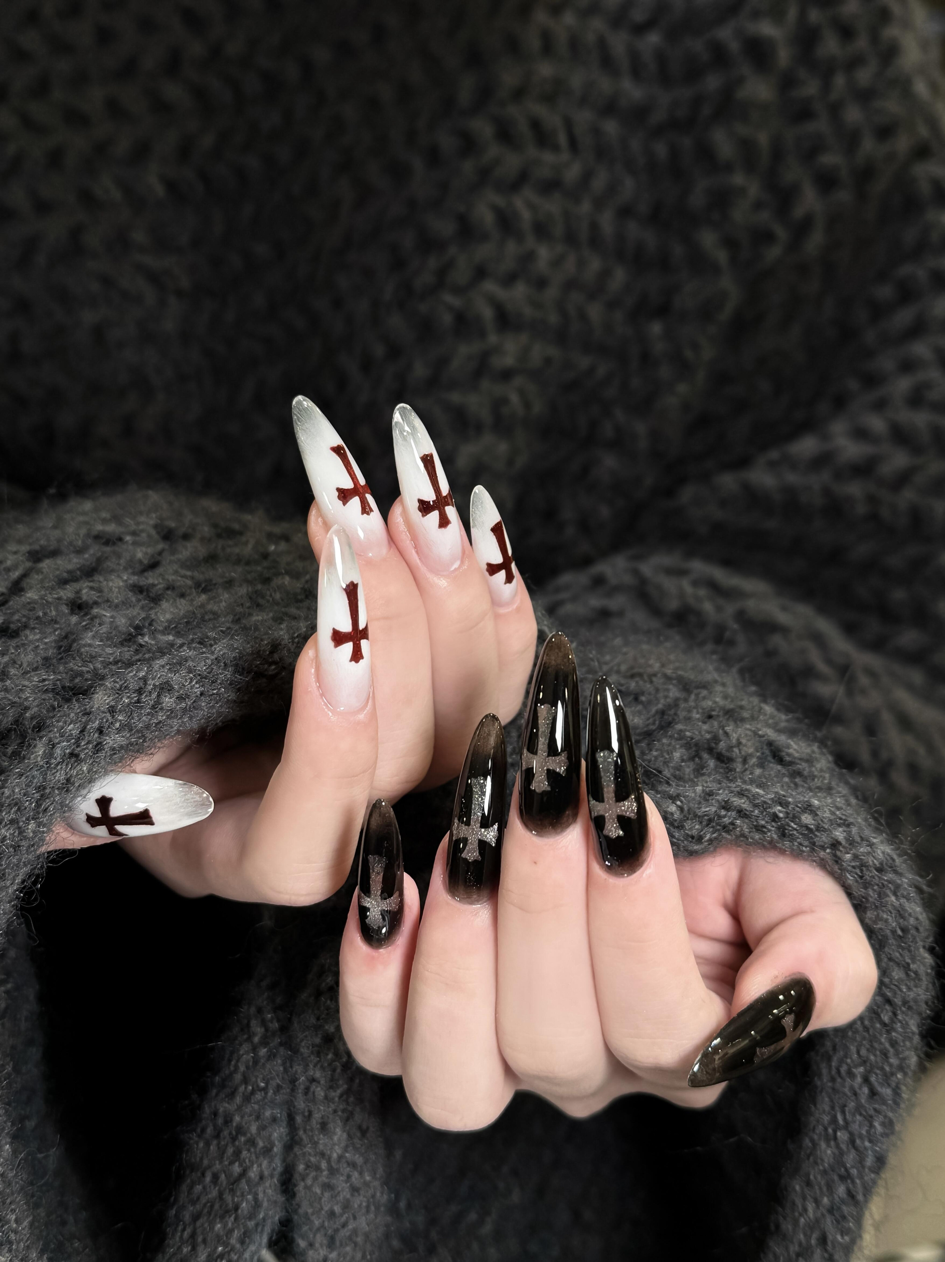 2025新款手工穿戴甲中长款黑色渐变美甲十字架暗黑风辣妹显白高级