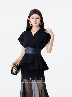 MD千亿【暗夜酷感】2026夏时尚显瘦百搭V领短款无袖上衣