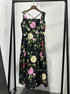 夏季黑色底绿叶玫瑰印花背心修身连衣裙