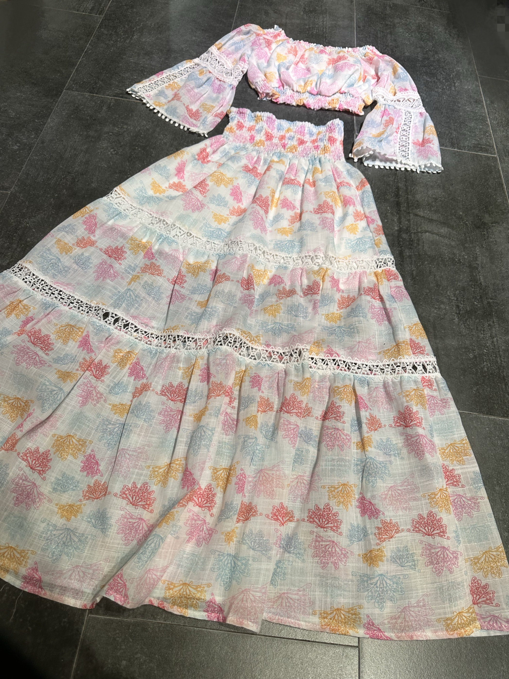 彩色印花一字肩2穿中袖+A字摆半裙套装春夏