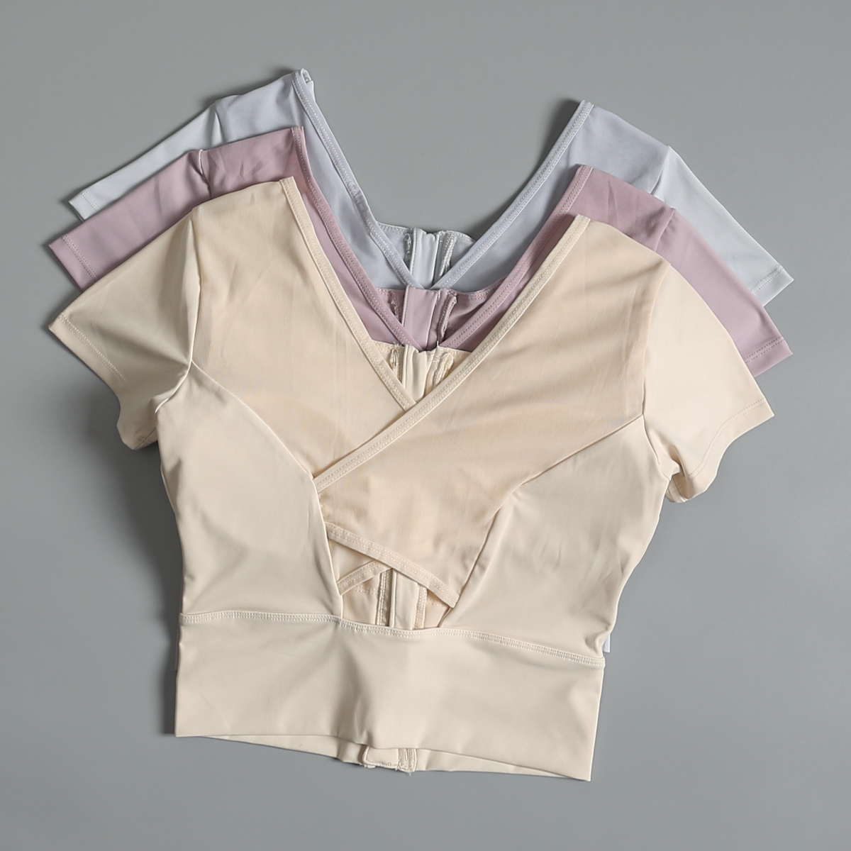 瑜伽服短袖女一体式胸垫美背上衣