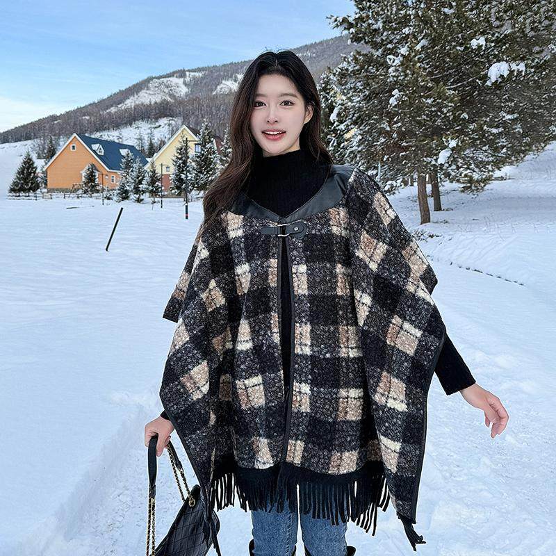 格子披肩斗篷女秋冬季百搭时尚流苏外搭皮领披风复古保暖围巾外套