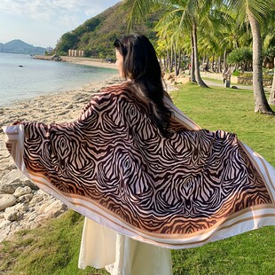 时尚斑马纹旅游防晒丝巾女薄款围巾披肩外搭海边纱巾百搭披风外搭