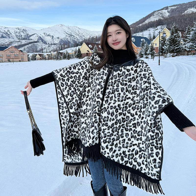 小众设计豹纹皮领披肩女宽松围巾坎肩百搭2026秋冬季新款斗篷外套