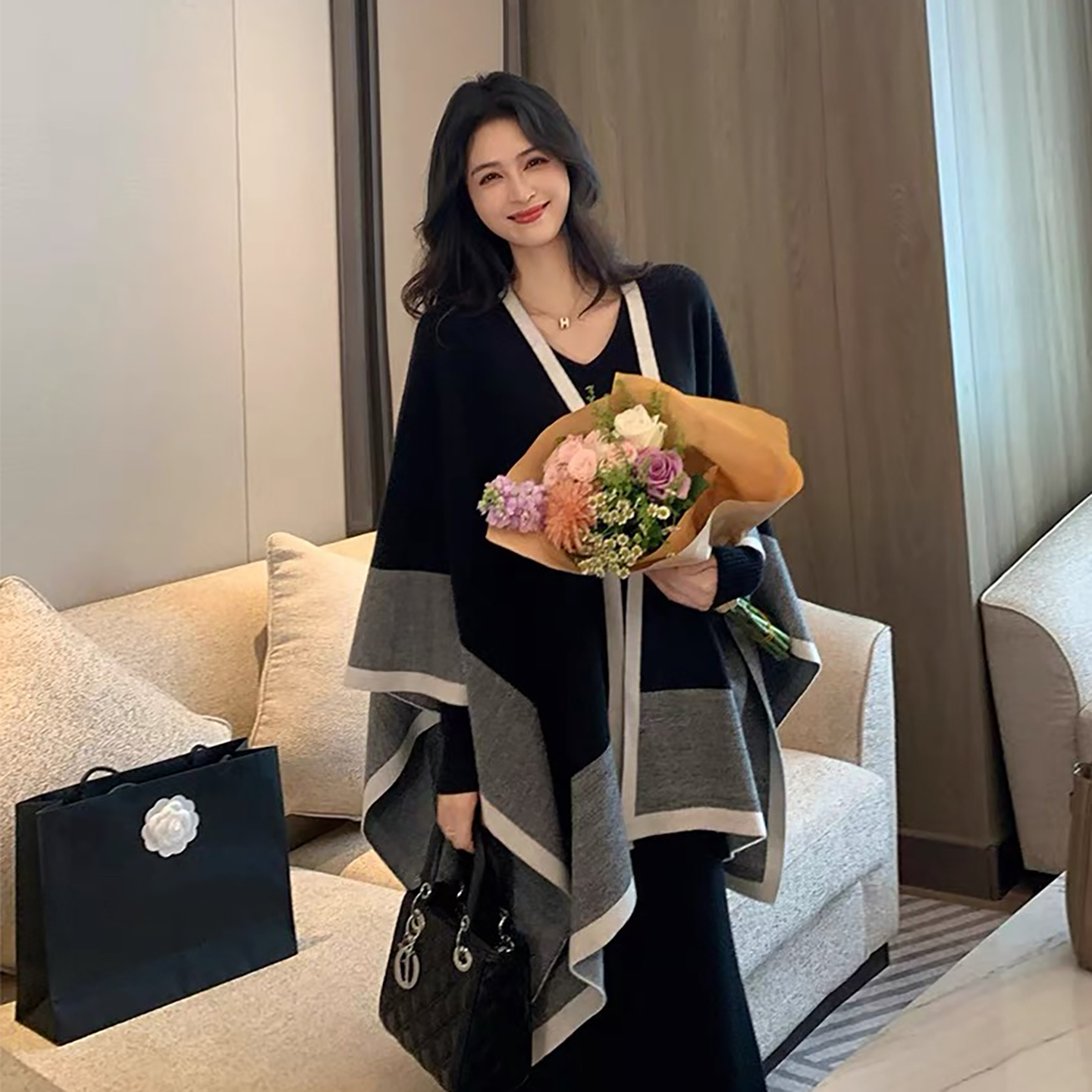 高级感拼色斗篷披肩女秋冬季慵懒保暖围巾针织外套时尚百搭大披风