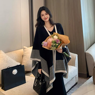 高级感拼色斗篷披肩女秋冬季慵懒保暖围巾针织外套时尚百搭大披风