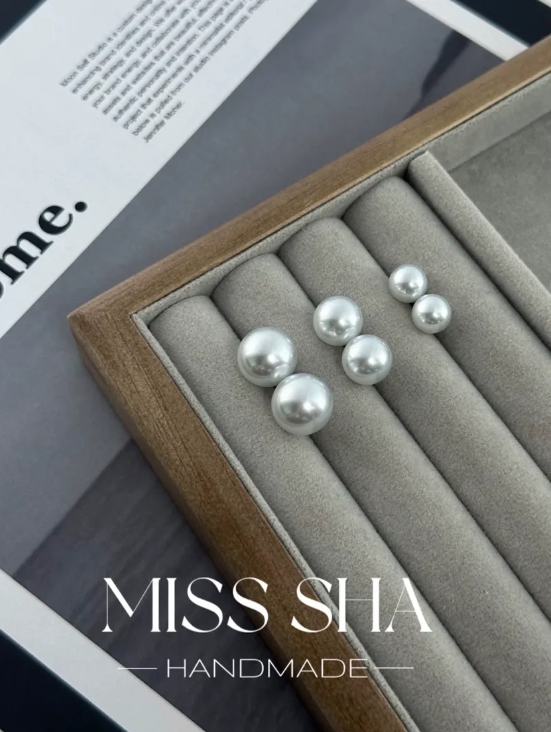 【蓝血家族】人造仿银蓝光澳白珍珠耳钉正圆强光女S925银耳针