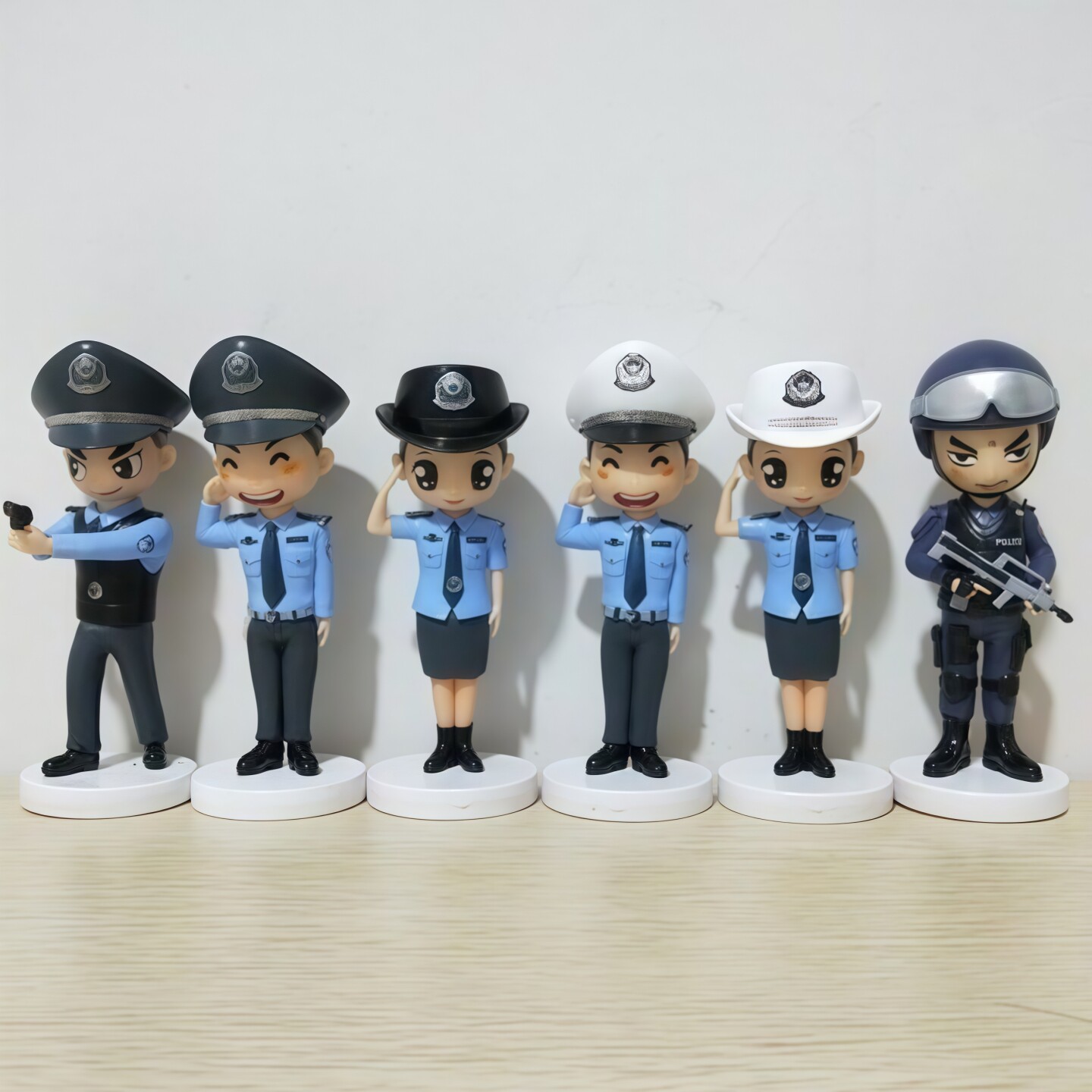警察公仔摆件模型人偶手办图片