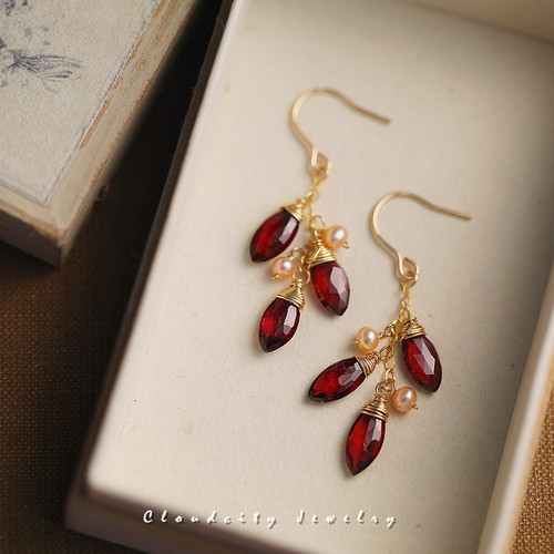 设计精致灵动手作石榴石珍珠耳环