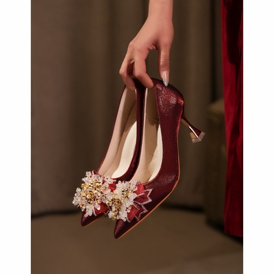 红色绸缎蝴蝶结高跟婚鞋