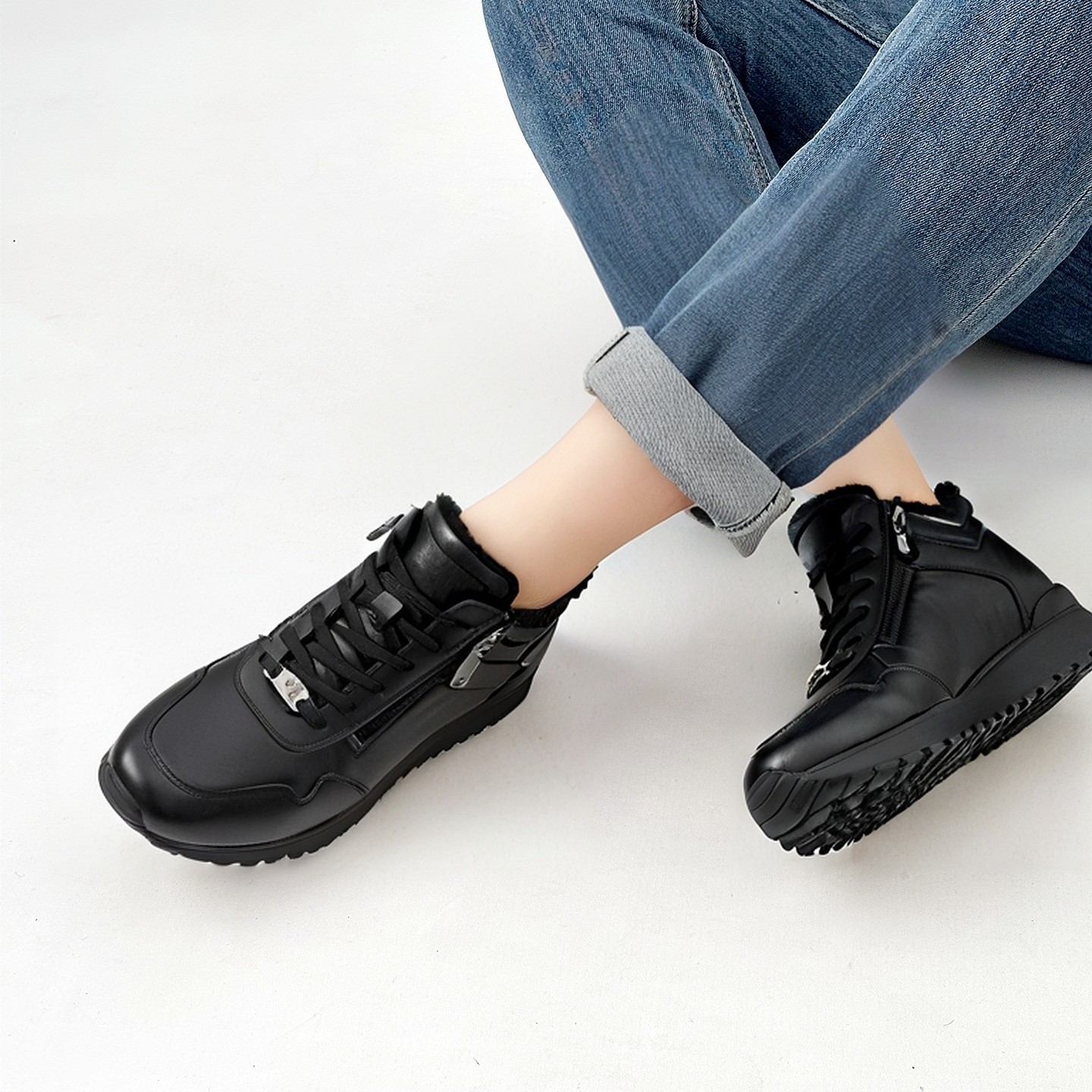 德国CAPRICE凯蝴蝶女鞋2025秋冬新品牛皮加绒时尚休闲雪地靴25201