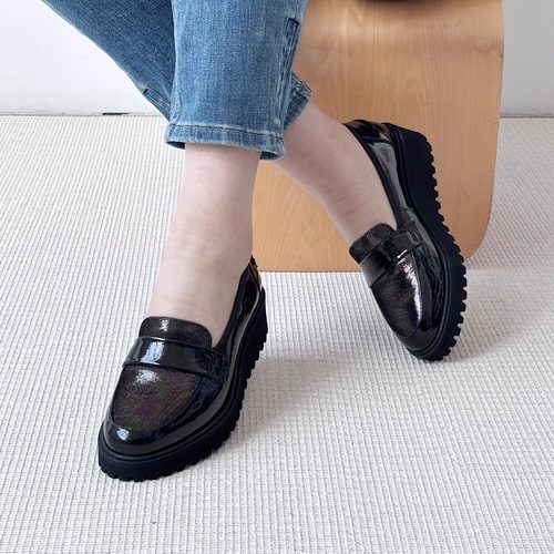 德国Ara舒适牛皮软底坡跟单鞋