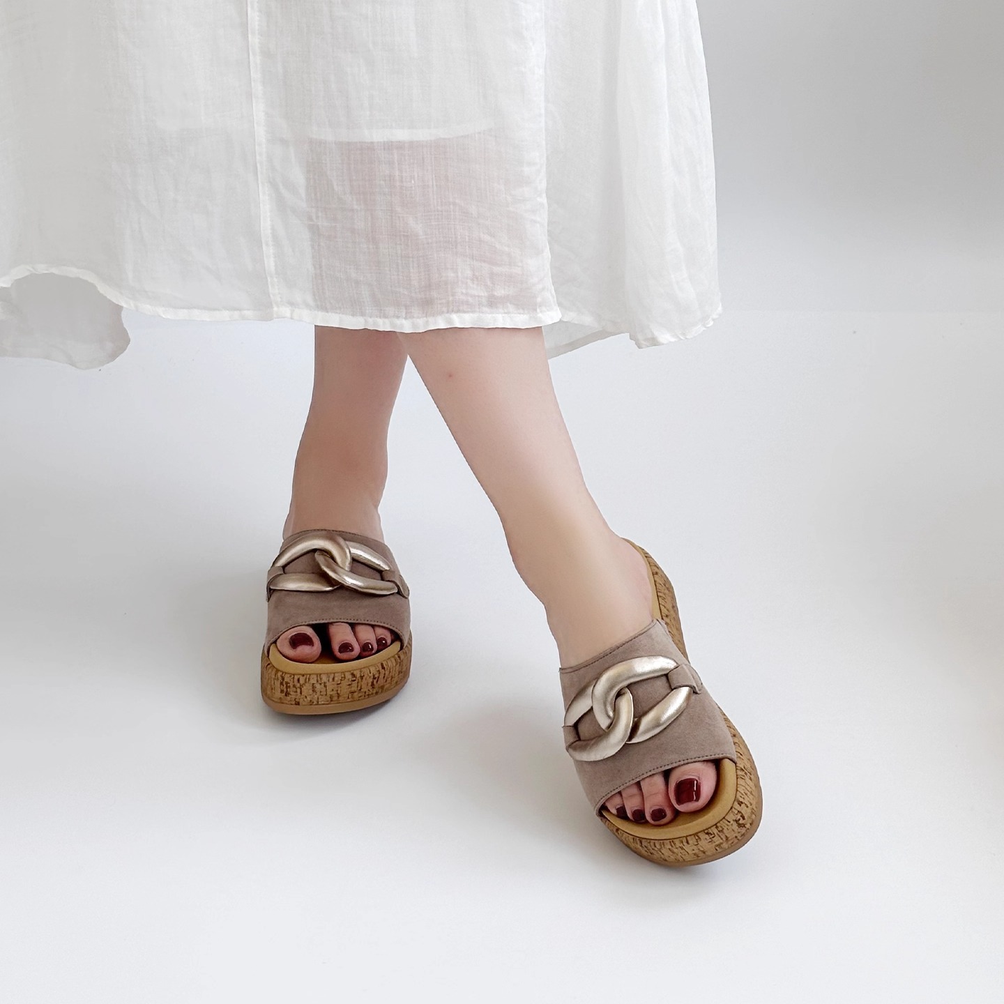 德国Gabor嘉步嘉宝女鞋2025春夏新品牛皮扣饰软底厚底拖鞋63.761