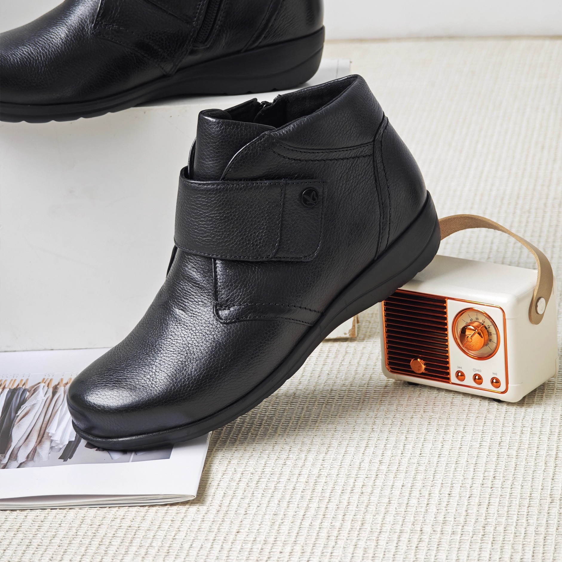 德国CAPRICE凯蝴蝶女鞋2025秋冬新品牛皮保暖厚绒厚底雪地靴26457