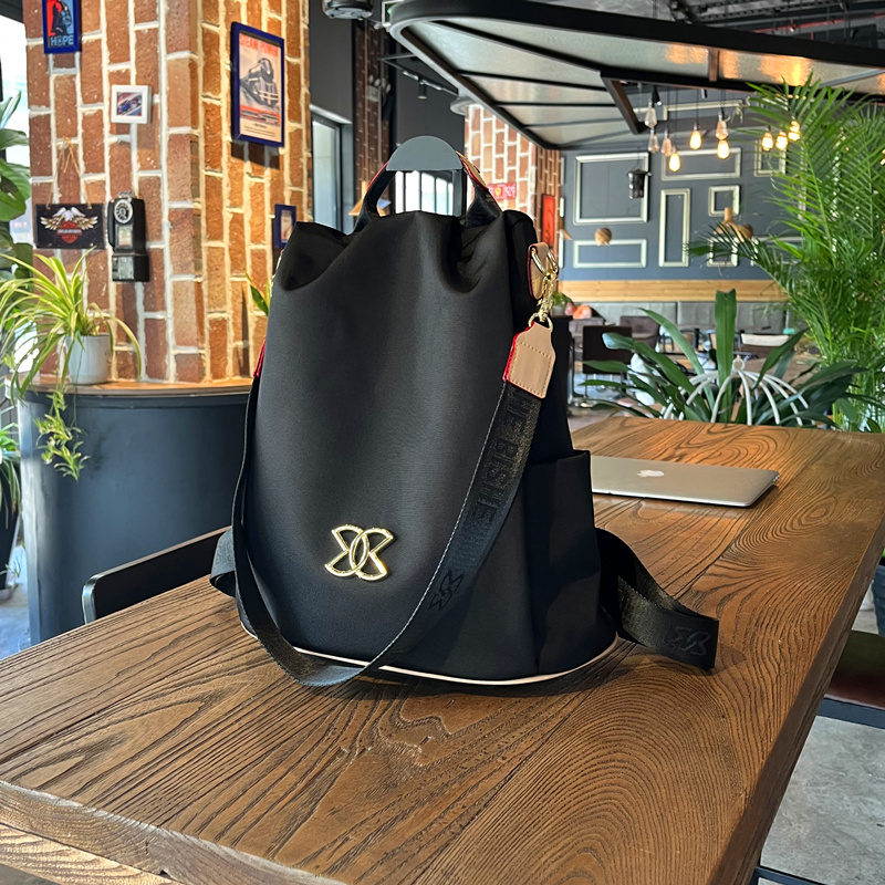 日常通勤防盗双肩包休闲背包