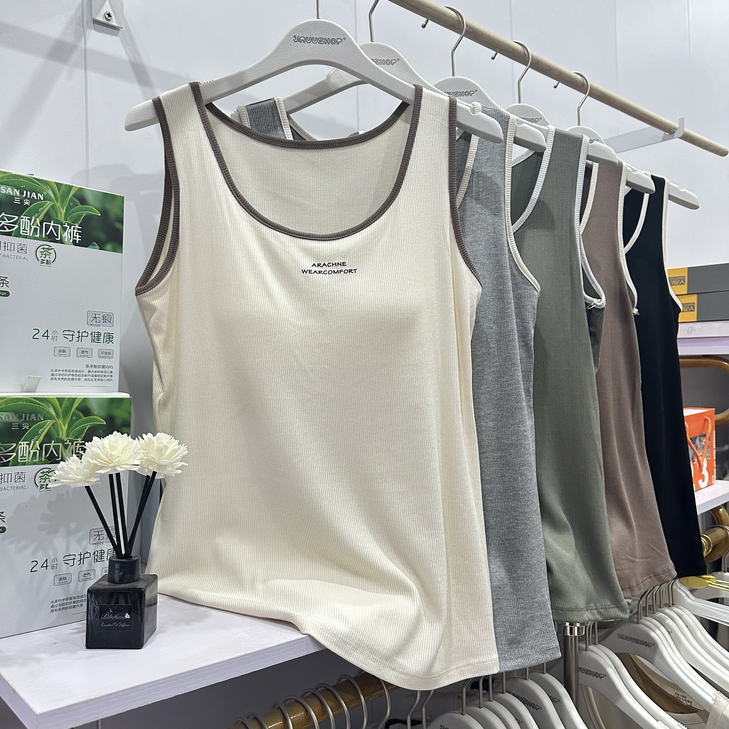 新款加大宽肩带背心女带胸垫固定