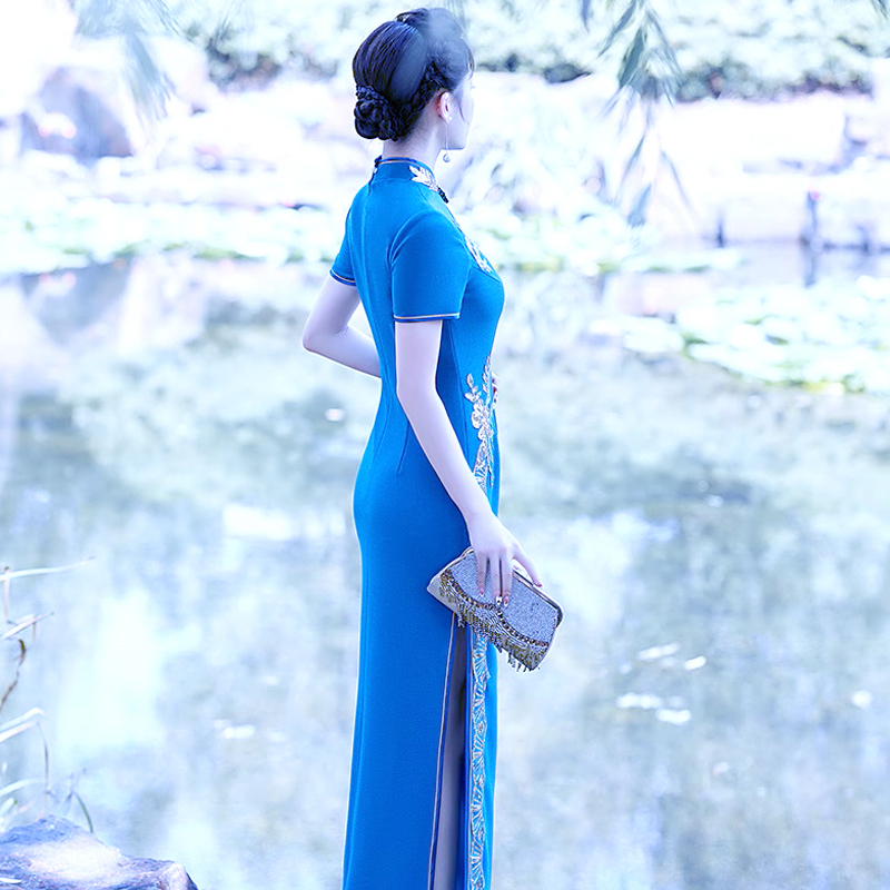 高端定制微弹免烫长款旗袍女2025新款刺绣优雅显瘦舞台走秀演出服