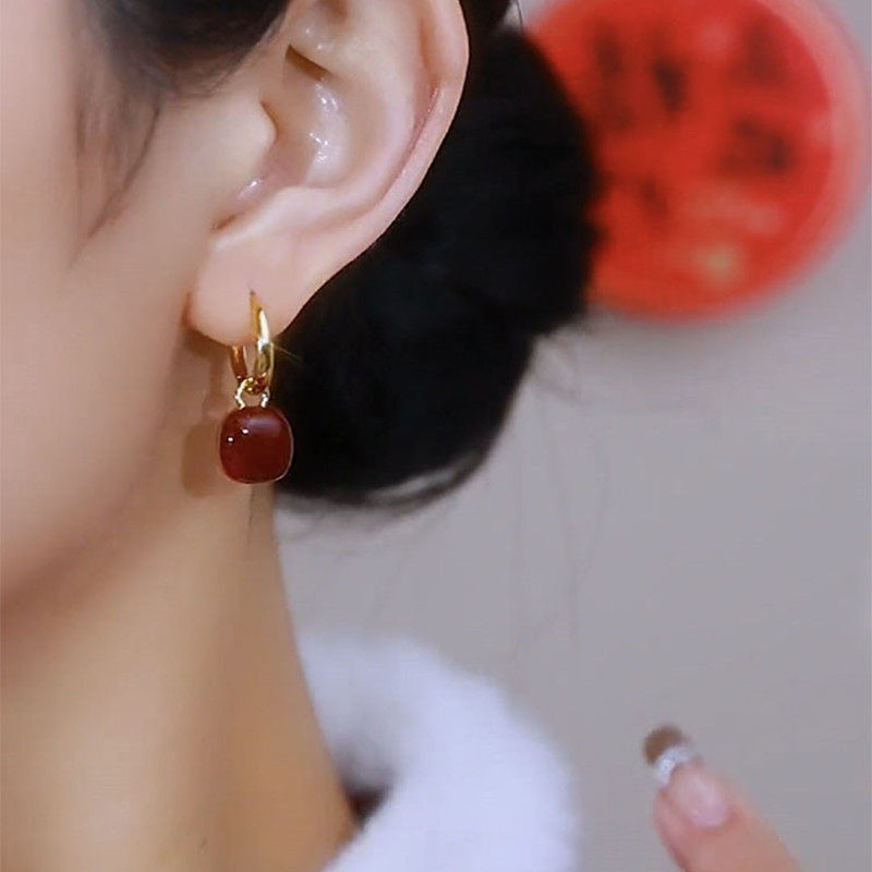 2026新款爆款方形酒红色耳环女轻奢高级感复古风时尚显白百搭耳钉